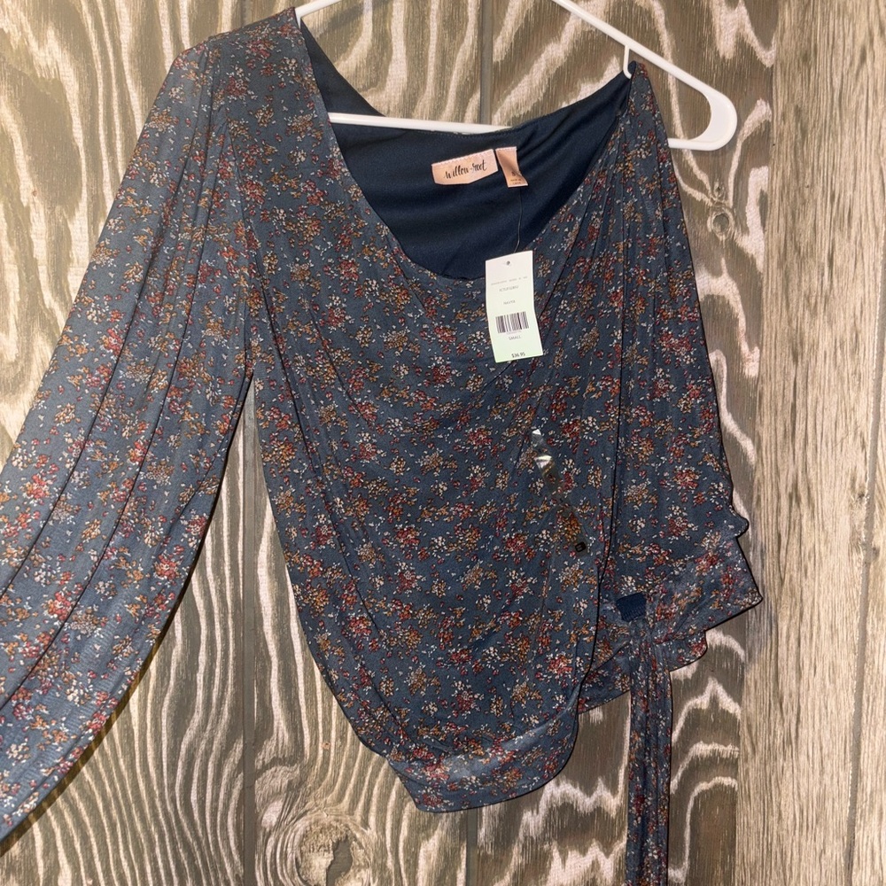 One Sleeve Willow & Root Blue Floral Women's Blouse NWT